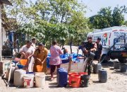 *Babinsa Kodim Bojonegoro Distribusikan 75 Ribu Liter Air Bersih untuk Warga di Kecamatan Sugihwaras*